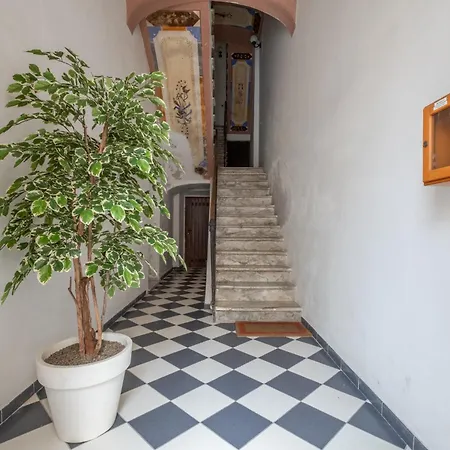 Via Roma 106