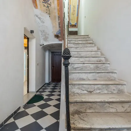 Via Roma 106 3*